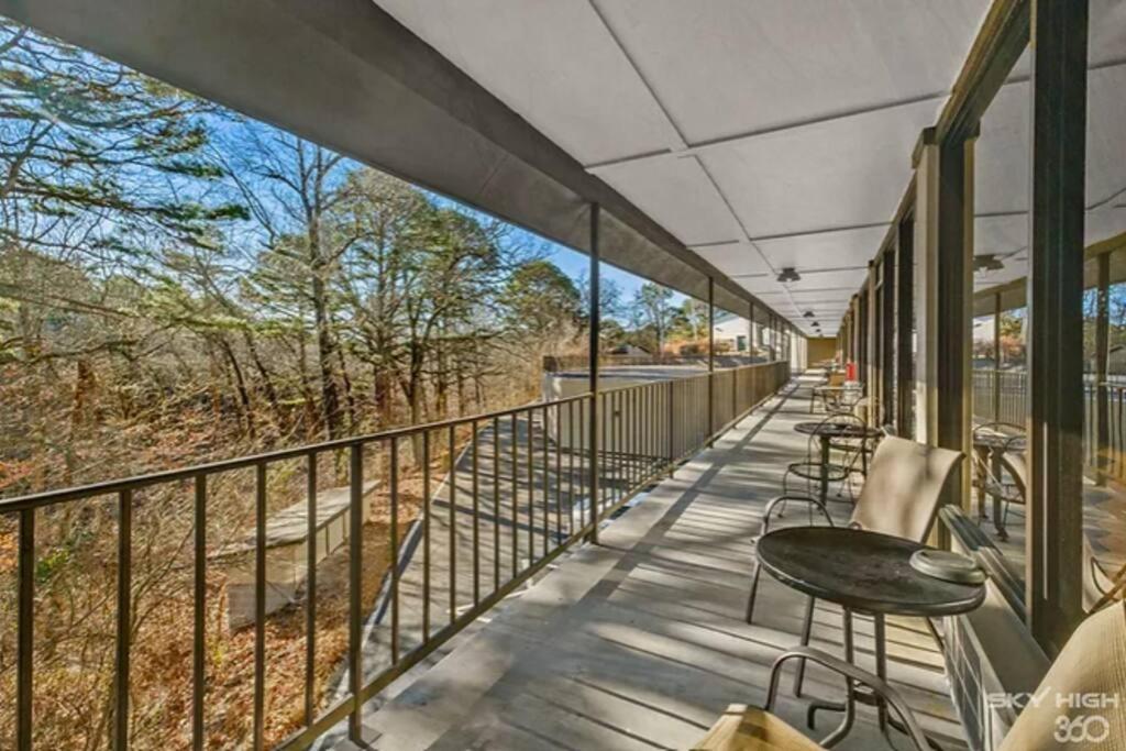 Stonegate Lodge King Bed Wifi 50 In Roku Tv Salt Water Pool Room # 101 Eureka Springs Luaran gambar