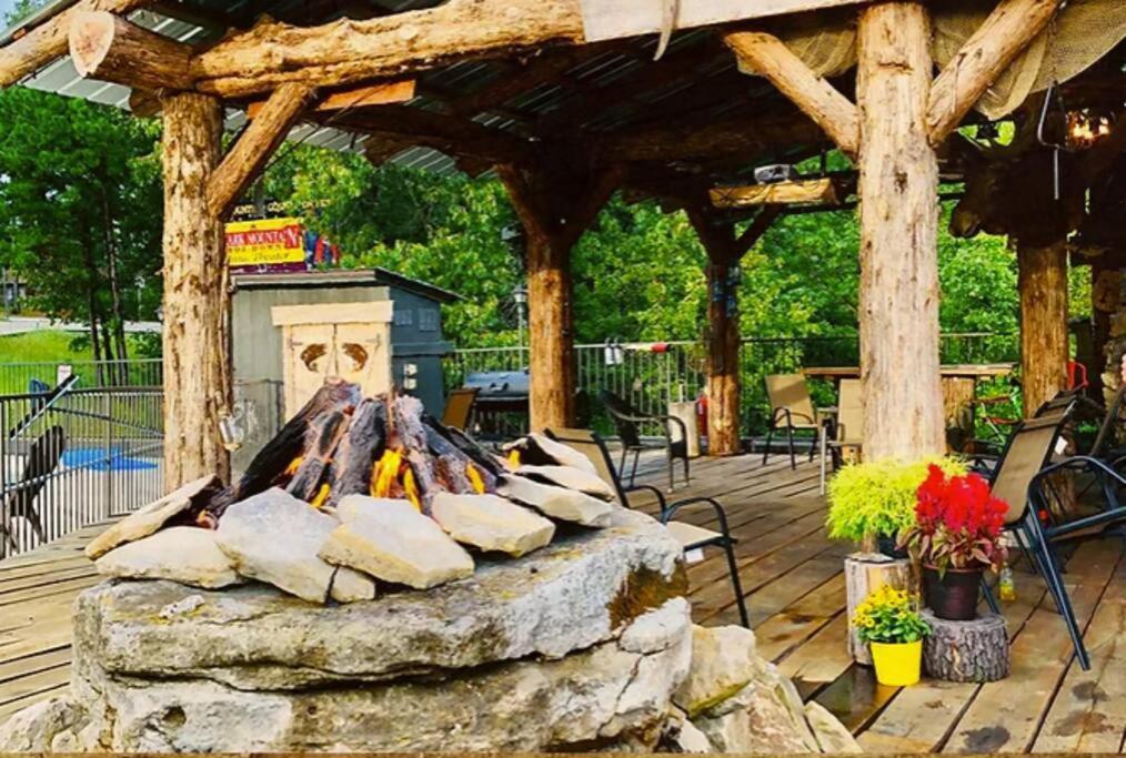 Stonegate Lodge King Bed Wifi 50 In Roku Tv Salt Water Pool Room # 101 Eureka Springs Luaran gambar