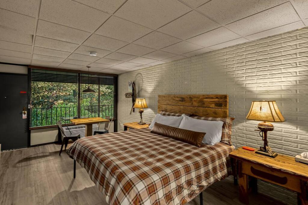 Stonegate Lodge King Bed Wifi 50 In Roku Tv Salt Water Pool Room # 101 Eureka Springs Luaran gambar