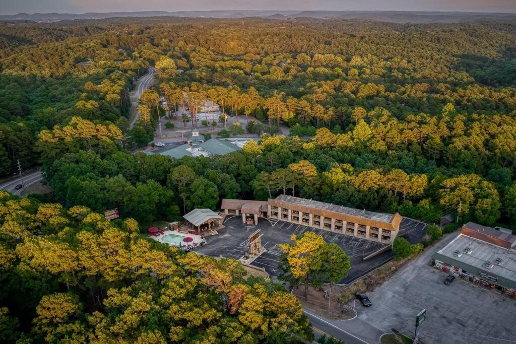 Stonegate Lodge King Bed Wifi 50 In Roku Tv Salt Water Pool Room # 101 Eureka Springs Luaran gambar