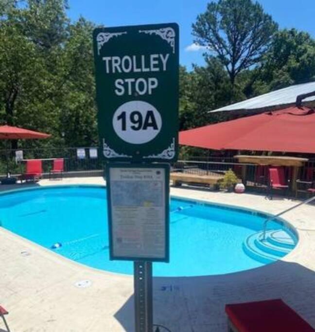 Stonegate Lodge King Bed Wifi 50 In Roku Tv Salt Water Pool Room # 101 Eureka Springs Luaran gambar