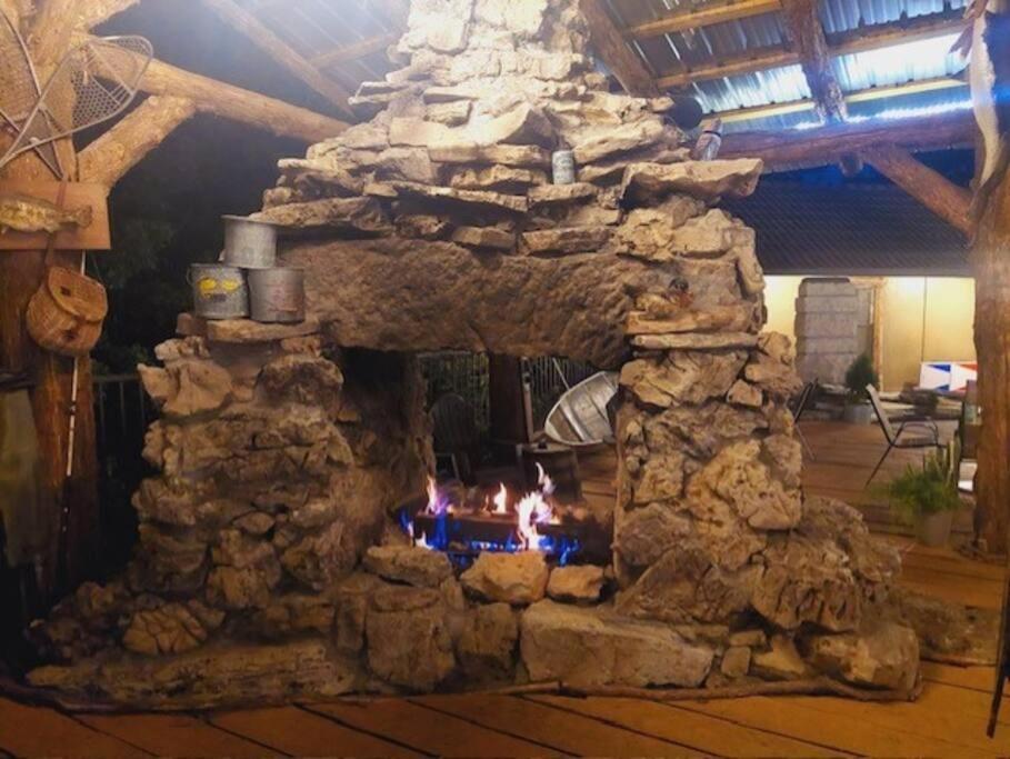 Stonegate Lodge King Bed Wifi 50 In Roku Tv Salt Water Pool Room # 101 Eureka Springs Luaran gambar