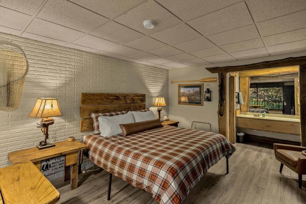 Stonegate Lodge King Bed Wifi 50 In Roku Tv Salt Water Pool Room # 101 Eureka Springs Luaran gambar